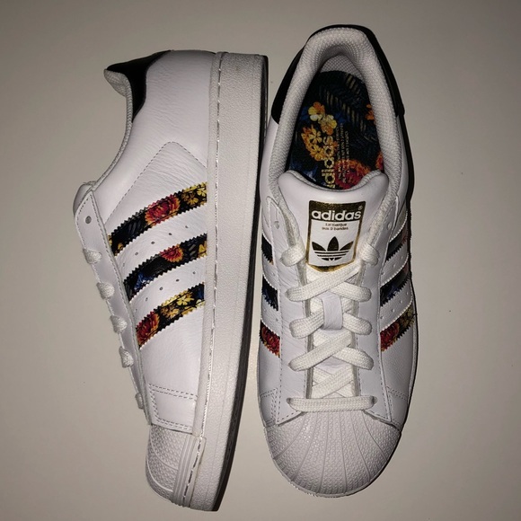 adidas Shoes - NEW Adidas superstars